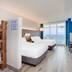 Standard Queen Room Tub Mobility Accessible